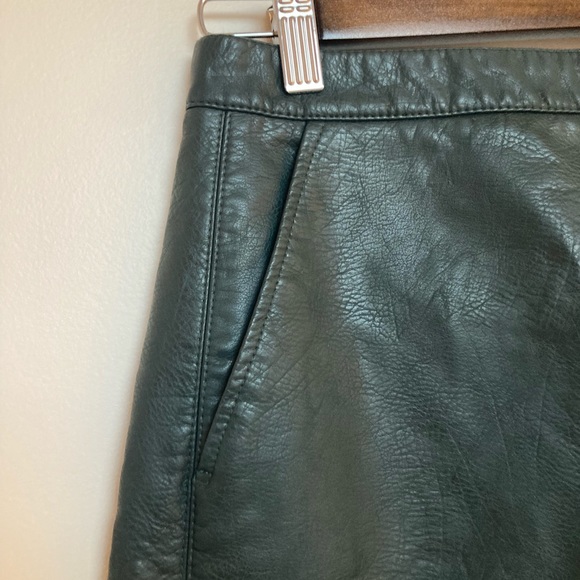 Zara Green Faux Leather Mini Skirt Size Small - Picture 4 of 5